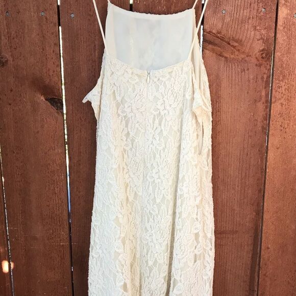 Pins and‎ Needles Anthropologie Lace Dress - Picture 4 of 9